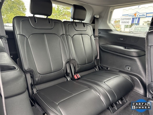 Jeep Grand Cherokee L Vehicle Full-screen Gallery Image 31