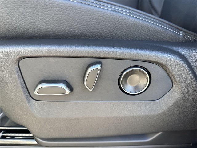 GMC Sierra 1500 Vehicle Full-screen Gallery Image 12