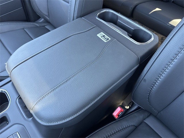 GMC Sierra 1500 Vehicle Full-screen Gallery Image 21