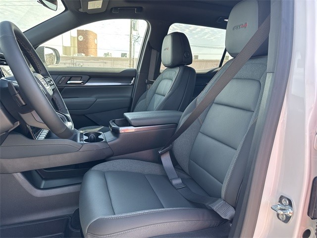 GMC Terrain Vehicle Full-screen Gallery Image 11