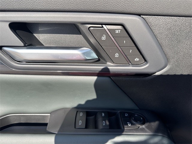 GMC Terrain Vehicle Full-screen Gallery Image 13