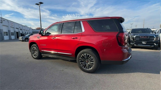 GMC Yukon Vehicle Full-screen Gallery Image 06