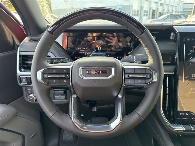 GMC Yukon Vehicle Full-screen Gallery Image 14