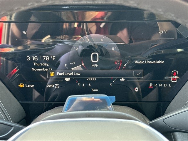 GMC Yukon Vehicle Full-screen Gallery Image 15