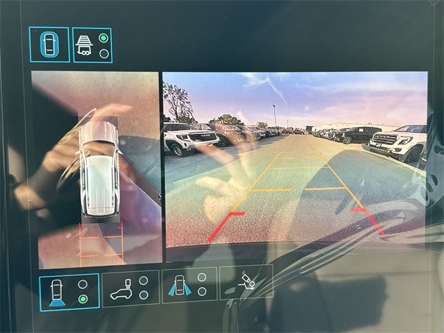 GMC Yukon Vehicle Full-screen Gallery Image 17