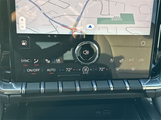 GMC Yukon Vehicle Full-screen Gallery Image 19