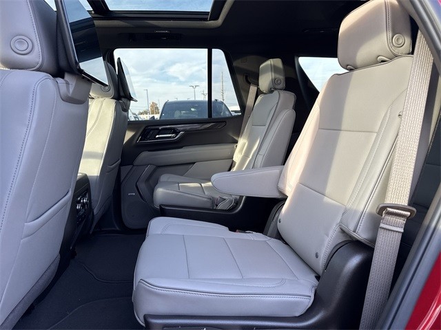 GMC Yukon Vehicle Full-screen Gallery Image 23