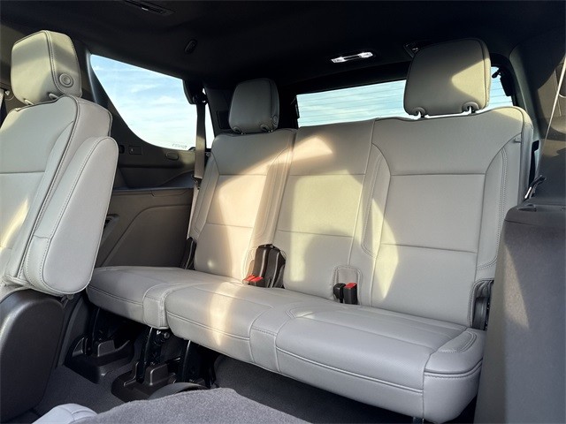 GMC Yukon Vehicle Full-screen Gallery Image 24