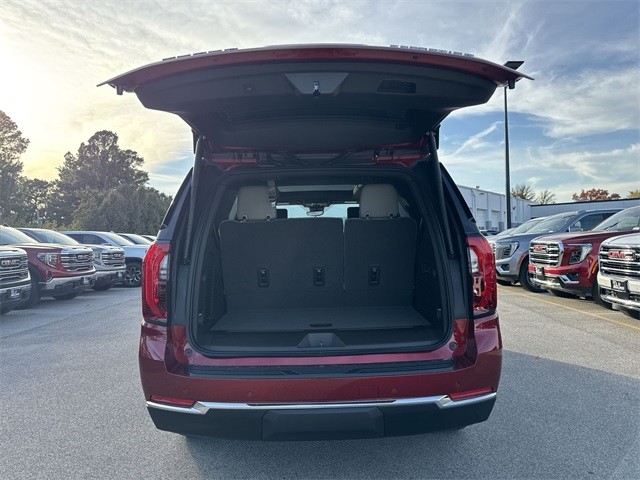 GMC Yukon Vehicle Full-screen Gallery Image 25