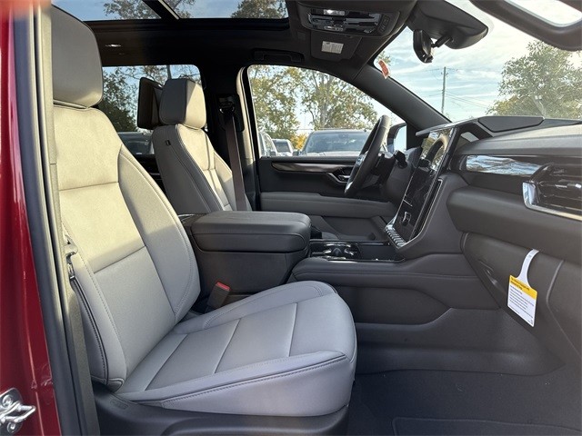 GMC Yukon Vehicle Full-screen Gallery Image 26