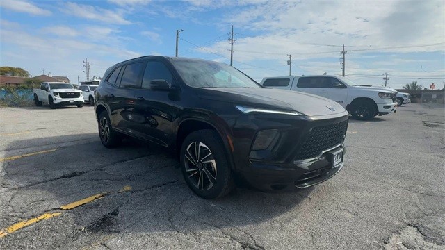 Buick Enclave Vehicle Full-screen Gallery Image 02