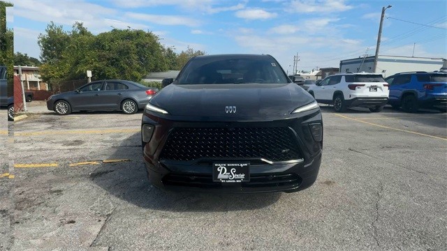 Buick Enclave Vehicle Full-screen Gallery Image 03