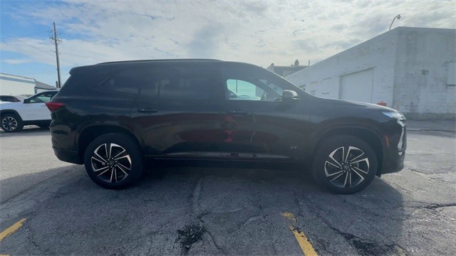 Buick Enclave Vehicle Full-screen Gallery Image 09