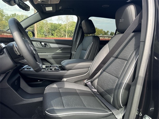 Buick Enclave Vehicle Full-screen Gallery Image 11