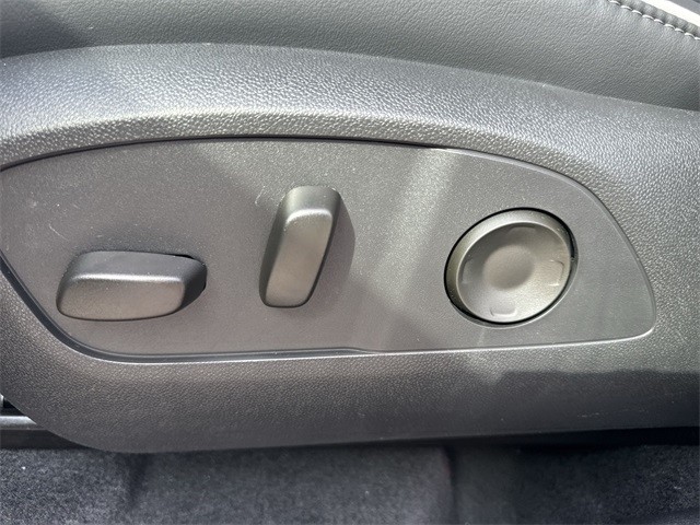 Buick Enclave Vehicle Full-screen Gallery Image 12