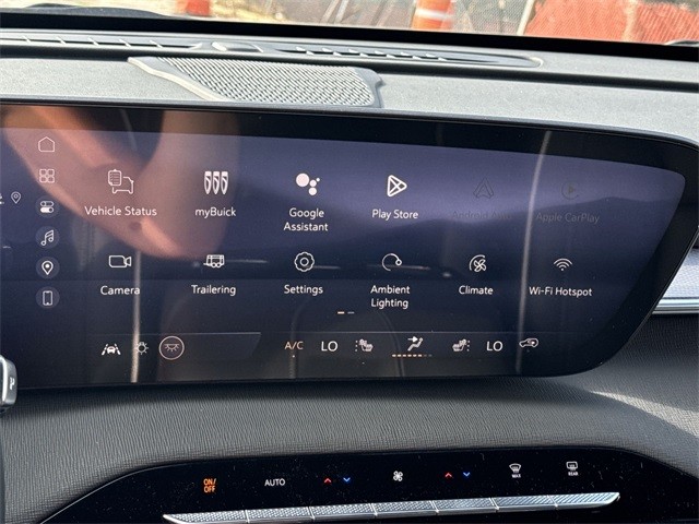 Buick Enclave Vehicle Full-screen Gallery Image 16