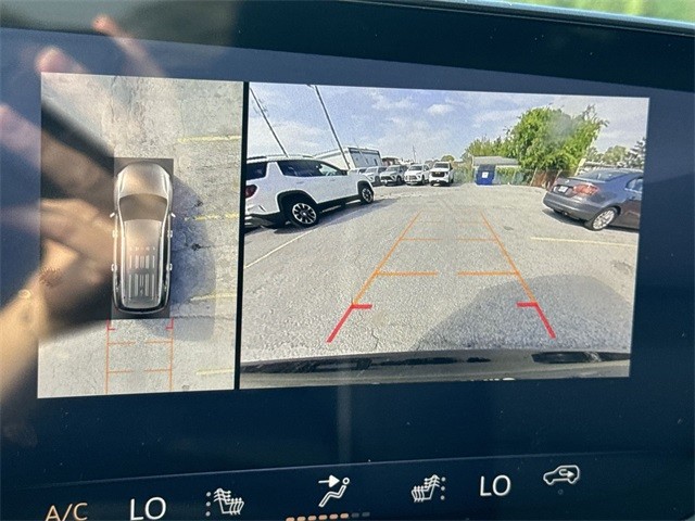 Buick Enclave Vehicle Full-screen Gallery Image 17