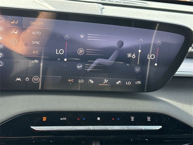 Buick Enclave Vehicle Full-screen Gallery Image 19