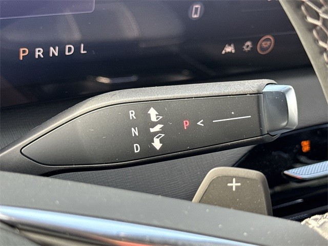 Buick Enclave Vehicle Full-screen Gallery Image 20