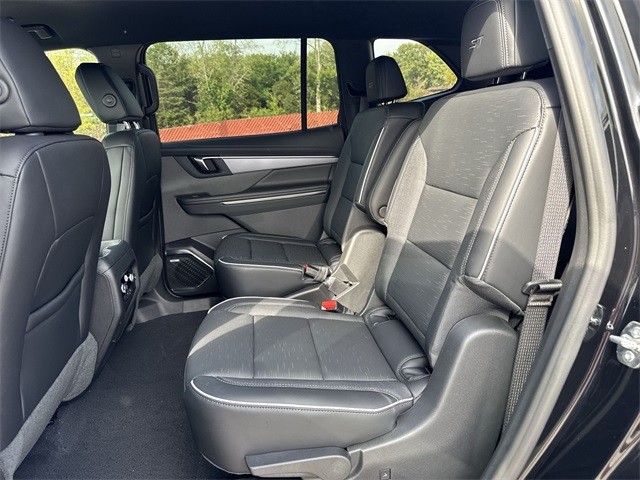 Buick Enclave Vehicle Full-screen Gallery Image 22