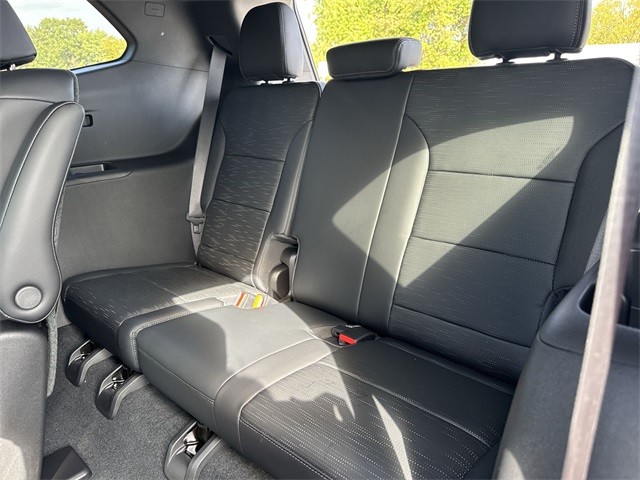 Buick Enclave Vehicle Full-screen Gallery Image 23