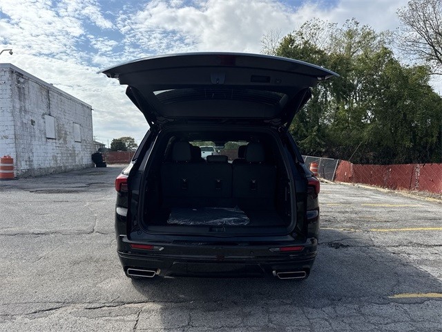 Buick Enclave Vehicle Full-screen Gallery Image 24