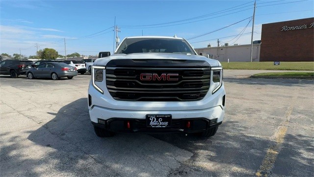 GMC Sierra 1500 Vehicle Full-screen Gallery Image 03