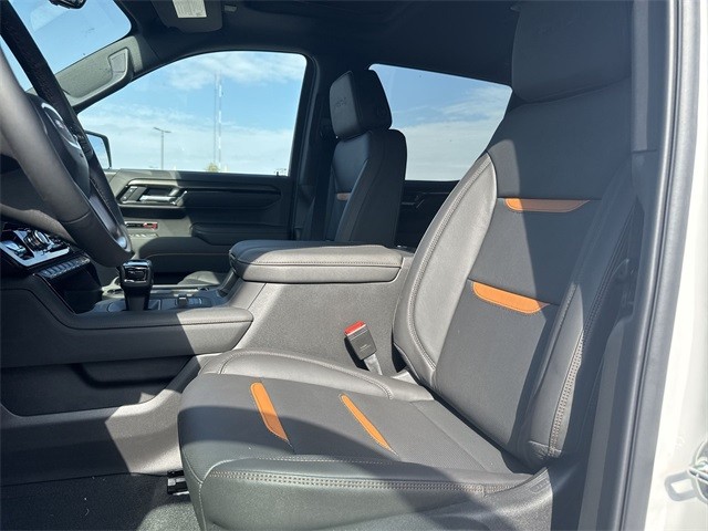 GMC Sierra 1500 Vehicle Full-screen Gallery Image 11