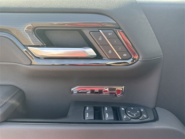 GMC Sierra 1500 Vehicle Full-screen Gallery Image 13