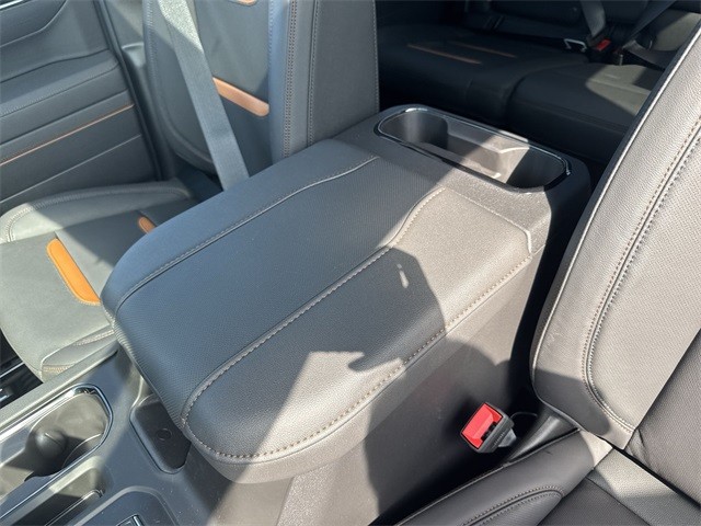 GMC Sierra 1500 Vehicle Full-screen Gallery Image 21