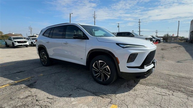 Buick Enclave Vehicle Full-screen Gallery Image 02