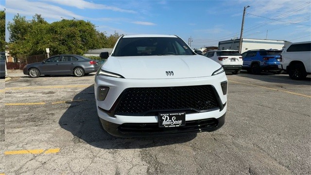 Buick Enclave Vehicle Full-screen Gallery Image 03