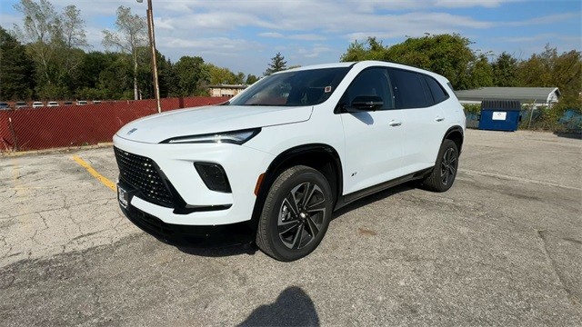 Buick Enclave Vehicle Full-screen Gallery Image 04