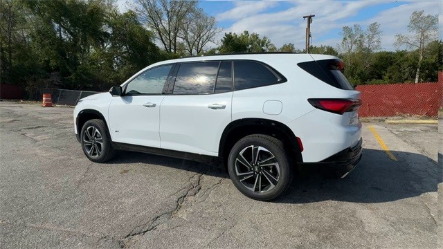 Buick Enclave Vehicle Full-screen Gallery Image 06