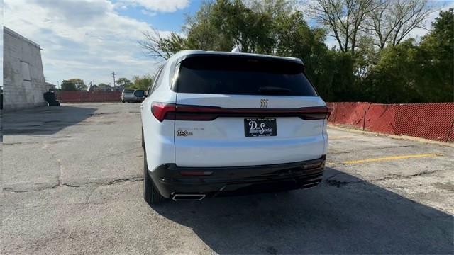 Buick Enclave Vehicle Full-screen Gallery Image 07