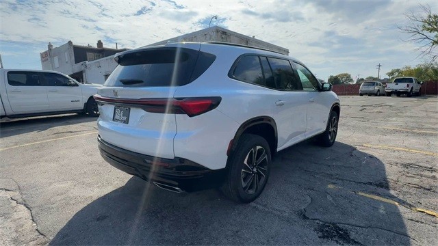 Buick Enclave Vehicle Full-screen Gallery Image 08