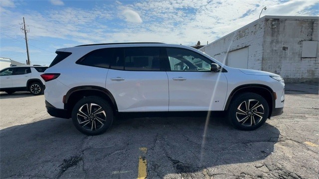 Buick Enclave Vehicle Full-screen Gallery Image 09