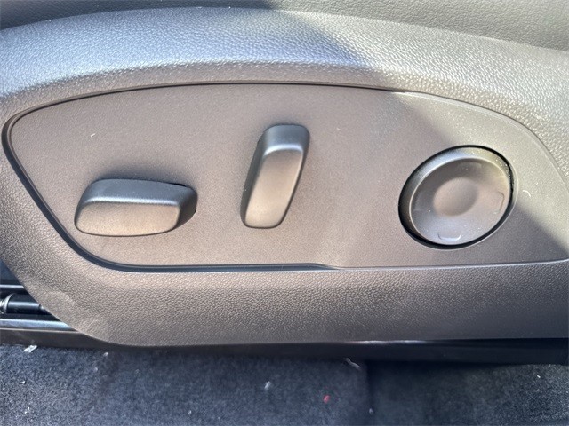 Buick Enclave Vehicle Full-screen Gallery Image 12