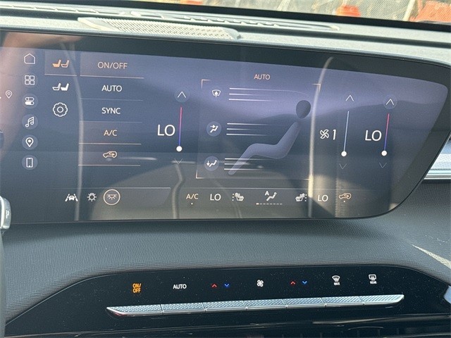 Buick Enclave Vehicle Full-screen Gallery Image 19