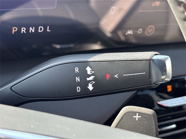 Buick Enclave Vehicle Full-screen Gallery Image 20