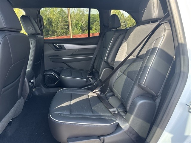 Buick Enclave Vehicle Full-screen Gallery Image 22