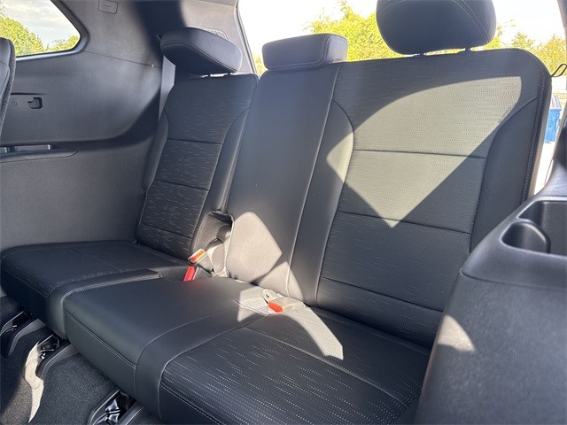 Buick Enclave Vehicle Full-screen Gallery Image 23