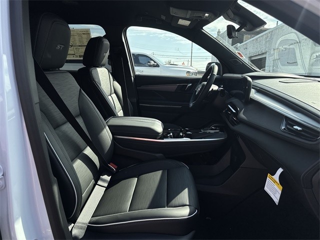 Buick Enclave Vehicle Full-screen Gallery Image 25