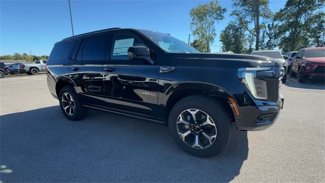 GMC Yukon Vehicle Full-screen Gallery Image 02