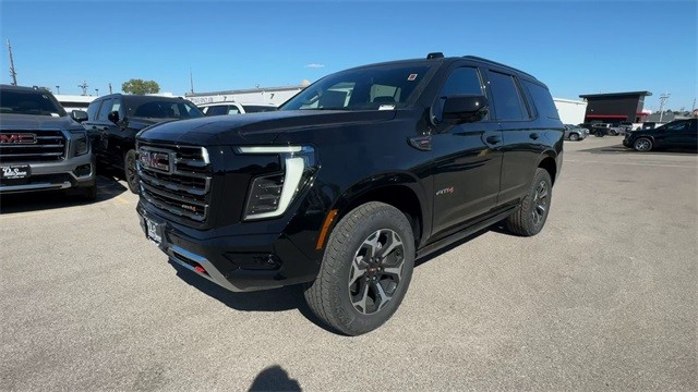 GMC Yukon Vehicle Full-screen Gallery Image 04