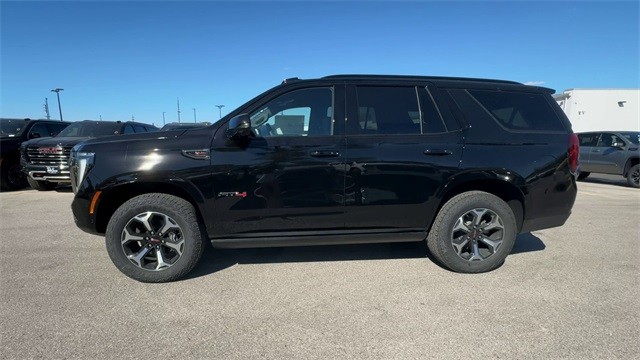 GMC Yukon Vehicle Full-screen Gallery Image 05