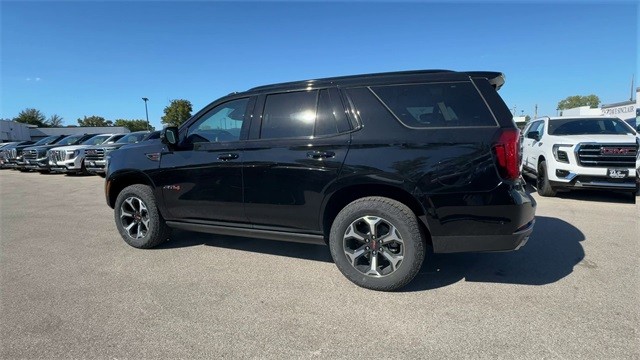 GMC Yukon Vehicle Full-screen Gallery Image 06