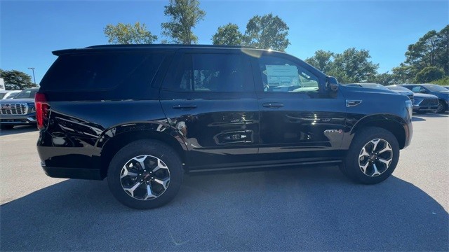 GMC Yukon Vehicle Full-screen Gallery Image 09