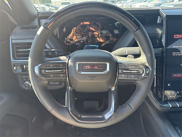 GMC Yukon Vehicle Full-screen Gallery Image 14