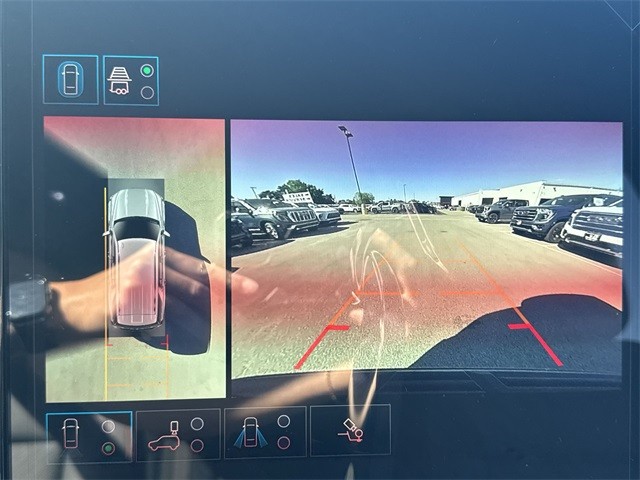 GMC Yukon Vehicle Full-screen Gallery Image 17